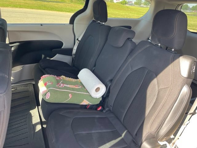 Used 2019 Chrysler Pacifica Touring Plus w/ Advanced Safetytec Group FWD image 7