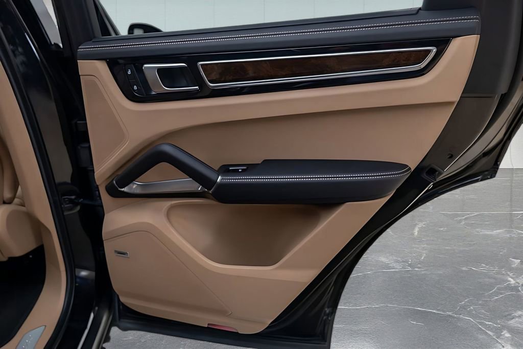 Used 2022 Porsche Cayenne Turbo image 28