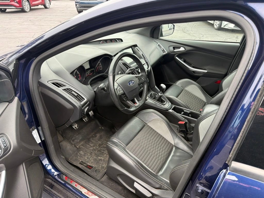 Used 2017 Ford Focus ST w/ Equipment Group 401A FWD image 10