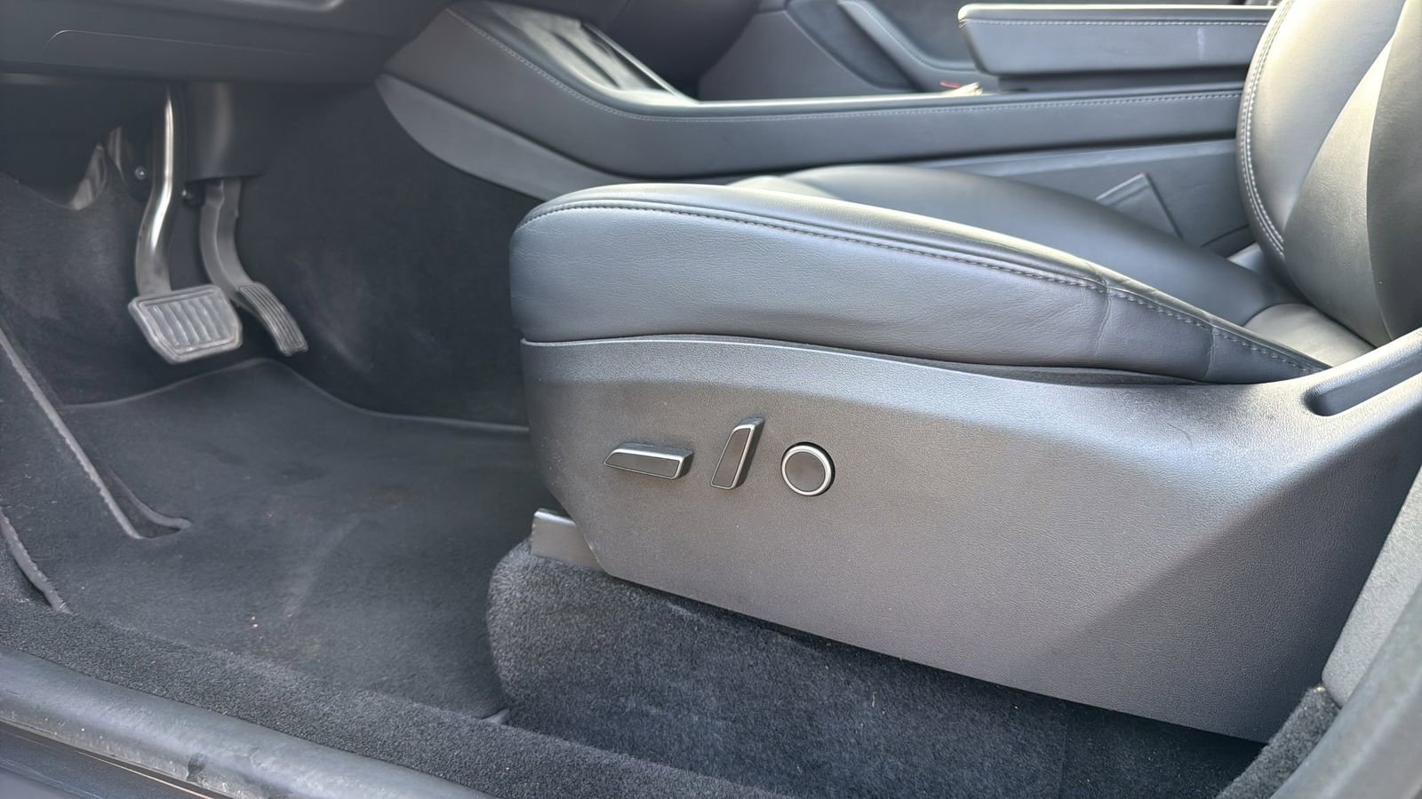 Used 2022 Tesla Model Y Long Range AWD/4WD image 10