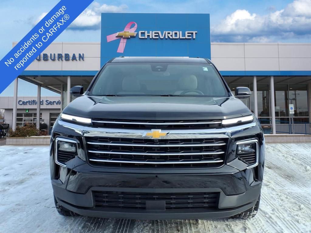 Used 2025 Chevrolet Traverse LT image 2