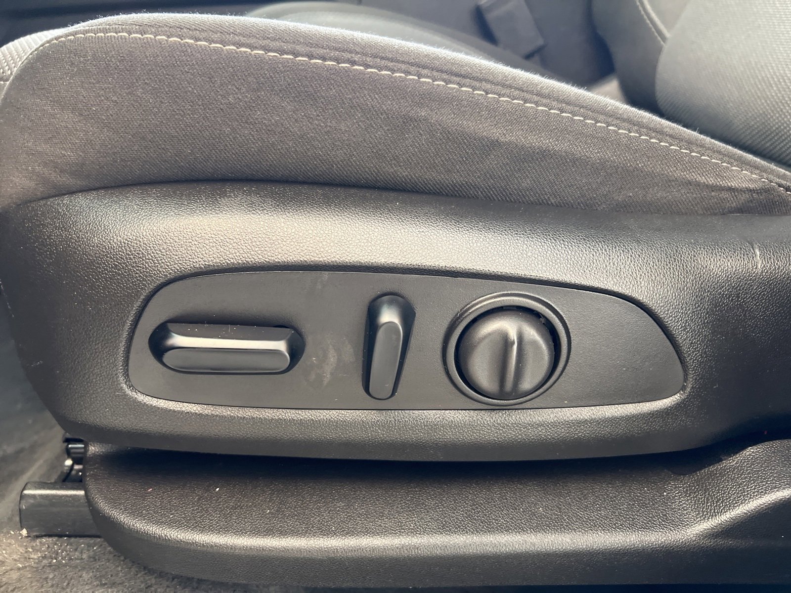 Used 2021 Chevrolet Traverse LT image 32