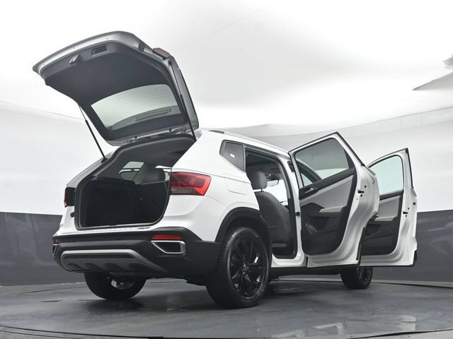 Used 2022 Volkswagen Taos SE w/ Panoramic Sunroof Package AWD/4WD image 46