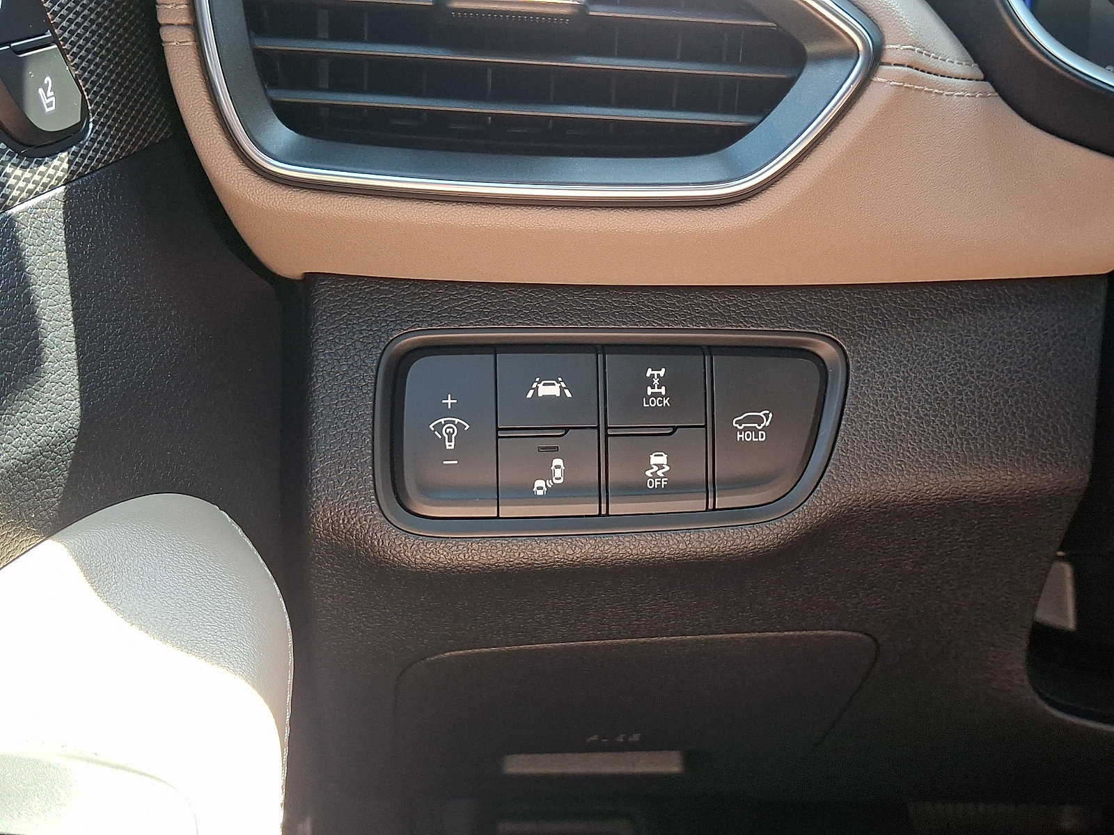 Used 2020 Hyundai Santa Fe Limited AWD/4WD image 24