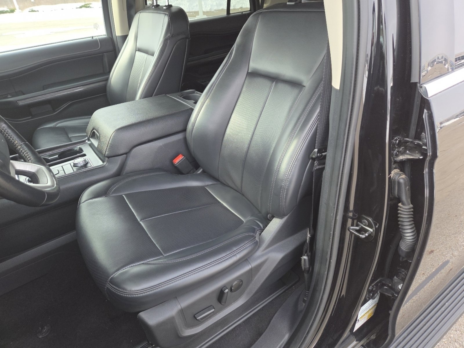 Used 2024 Ford Expedition XLT image 23