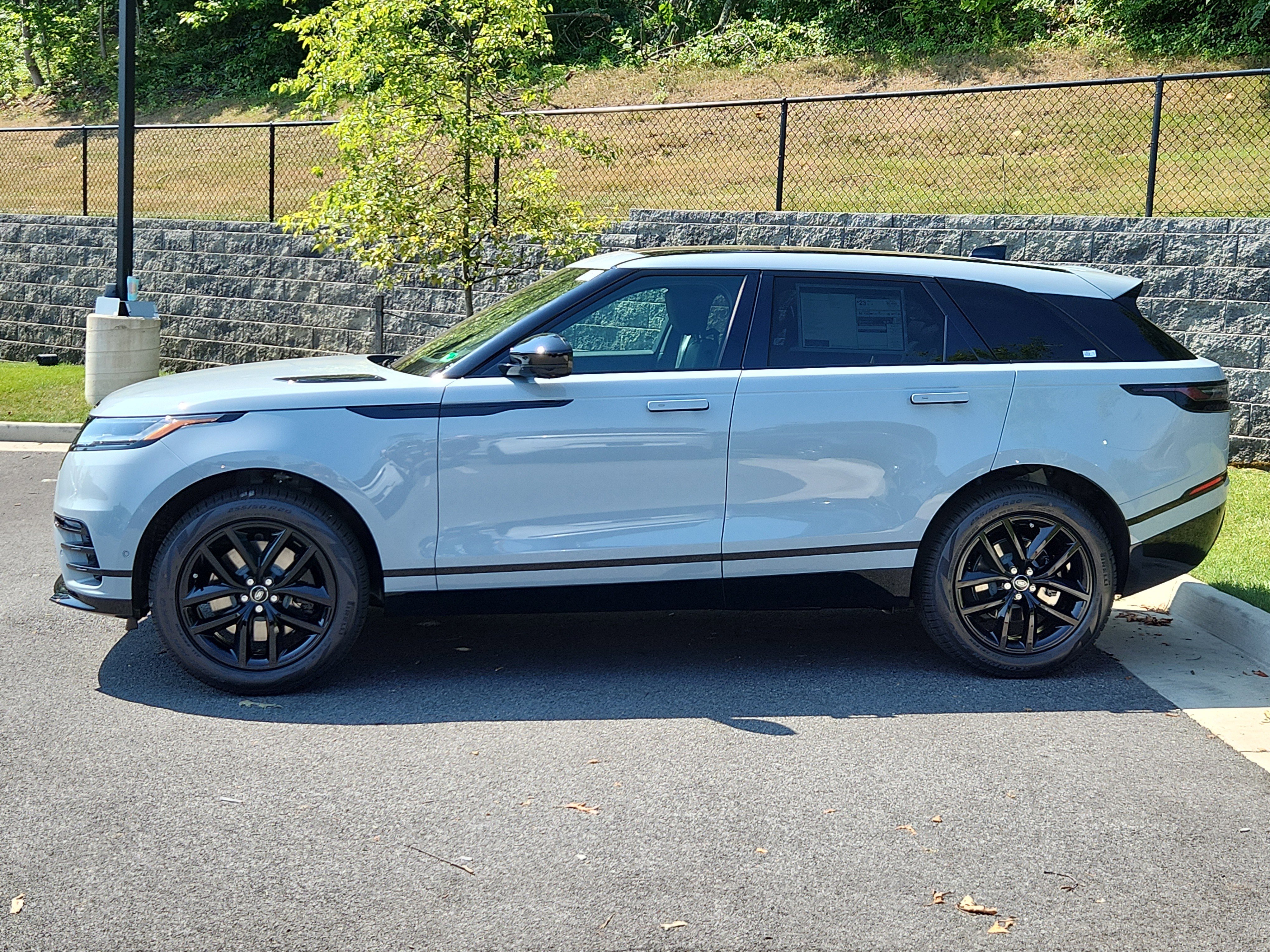 New 2026 Land Rover Range Rover Velar Dynamic SE image 6
