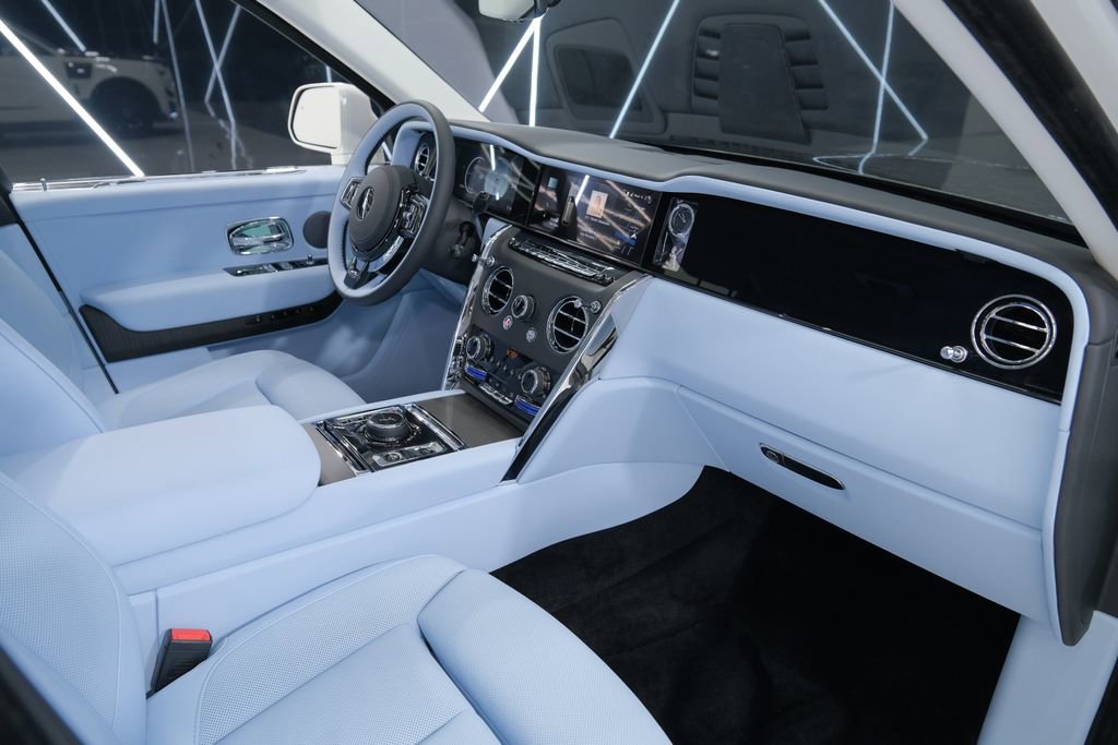 Used 2026 Rolls-Royce Cullinan AWD/4WD image 52