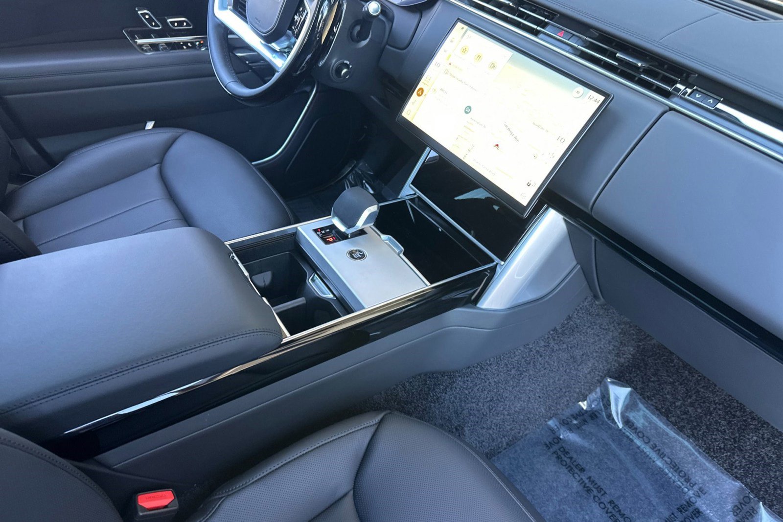 New 2026 Land Rover Range Rover Long Wheelbase SE image 25