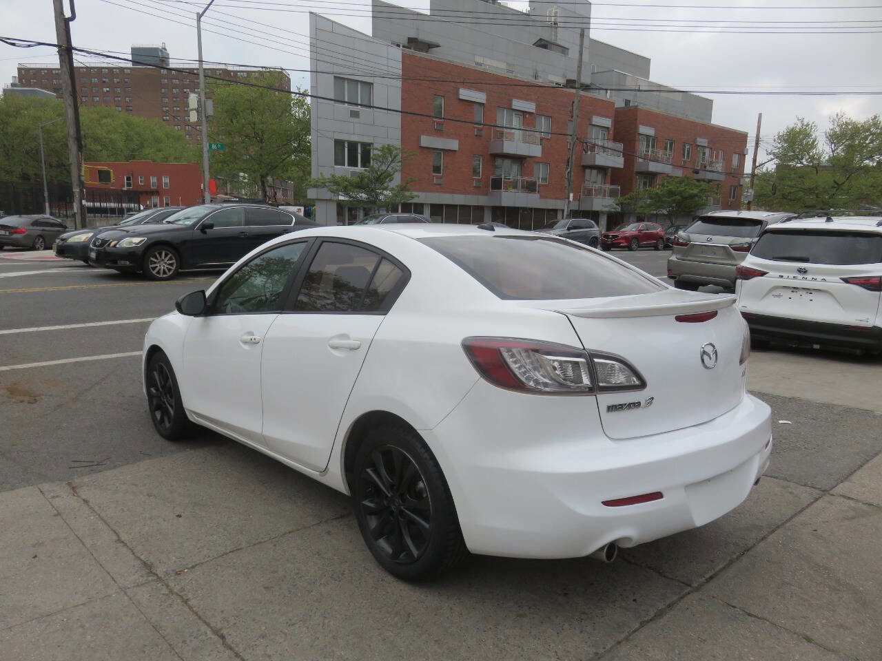 Used 2011 MAZDA MAZDA3 s Sport w/ Tech Pkg FWD image 5