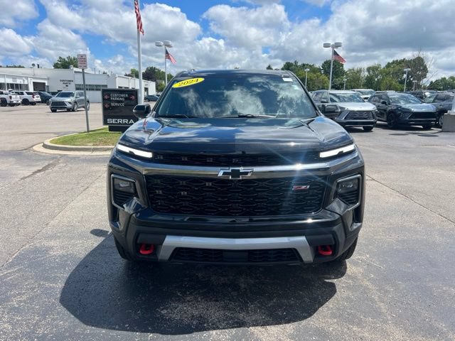 Used 2024 Chevrolet Traverse Z71 AWD/4WD image 2
