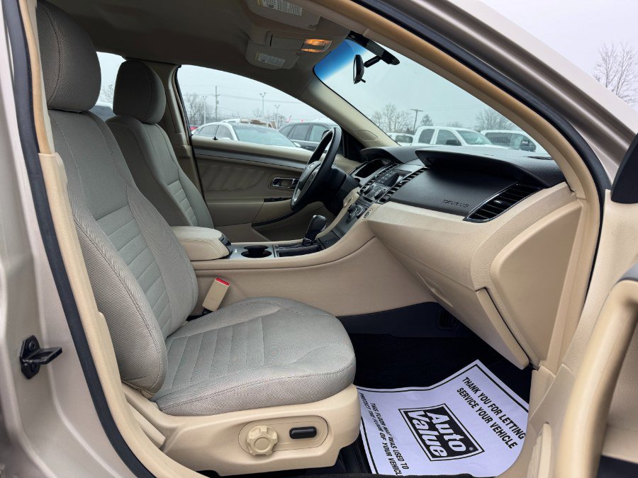 Used 2017 Ford Taurus SE image 18