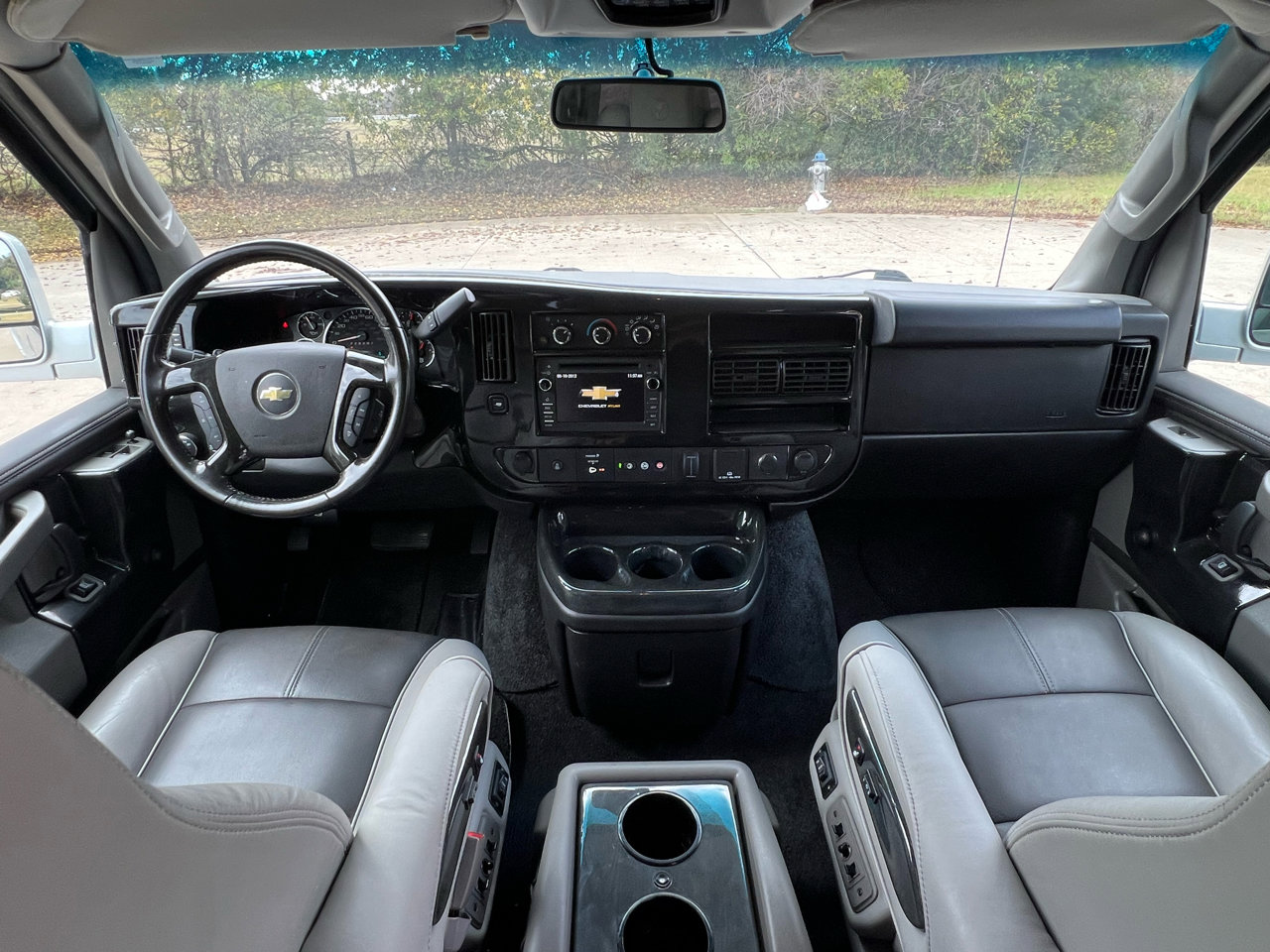 Used 2018 Chevrolet Express 2500 w/ Enhanced Convenience Package image 38