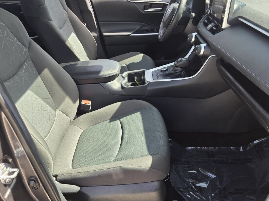 Used 2024 Toyota RAV4 XLE AWD/4WD image 17