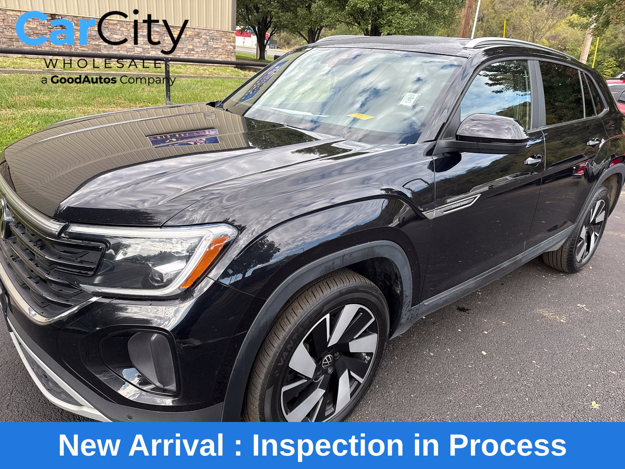 Used 2025 Volkswagen Atlas Cross Sport SE AWD/4WD image 1