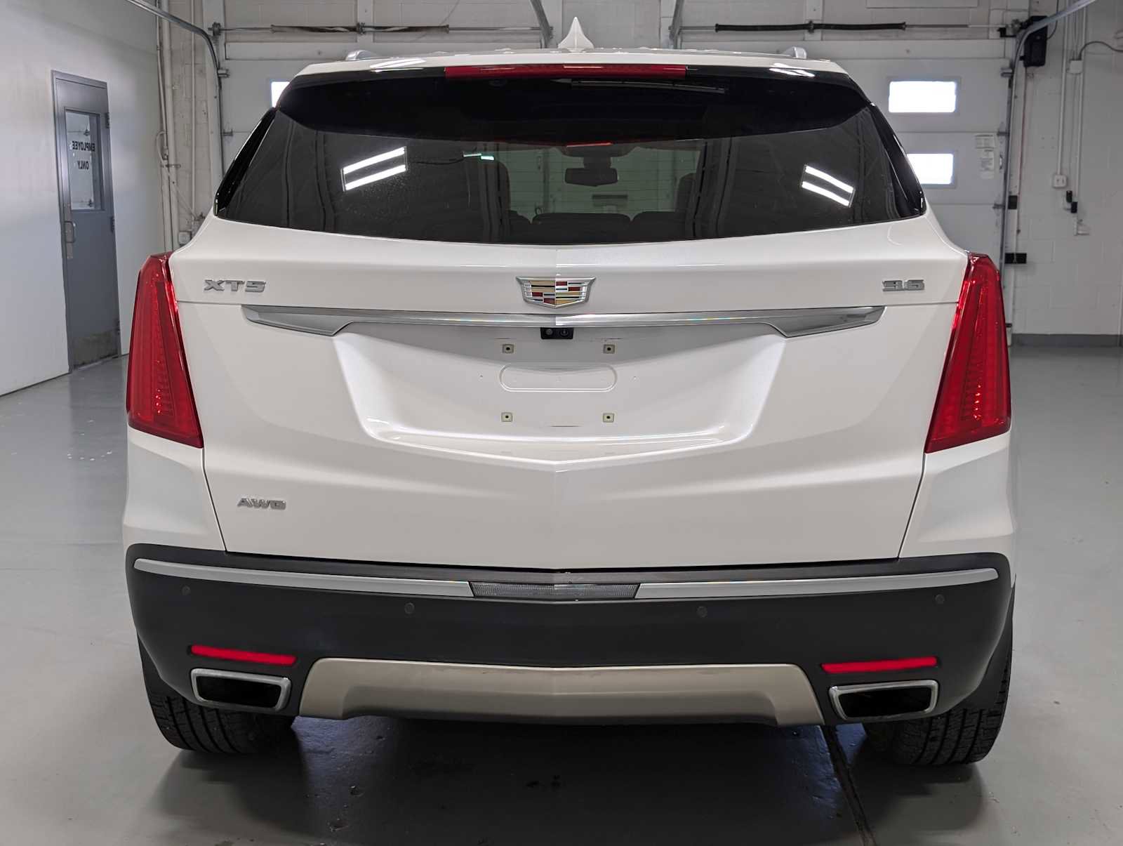 Used 2018 Cadillac XT5 Platinum w/ Driver Assist Package AWD/4WD image 7