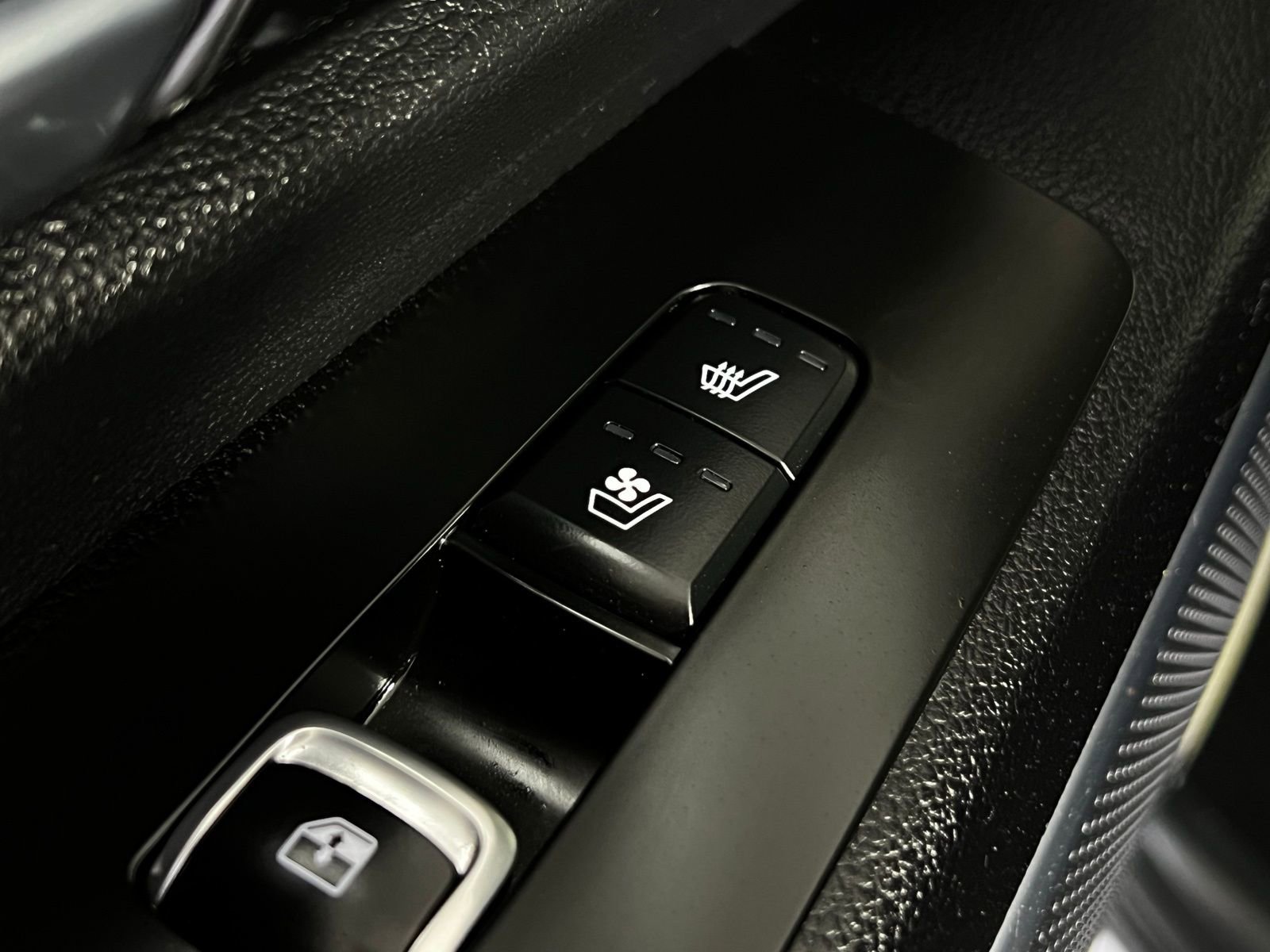 Used 2020 Kia Telluride SX w/ SX Prestige Package image 28