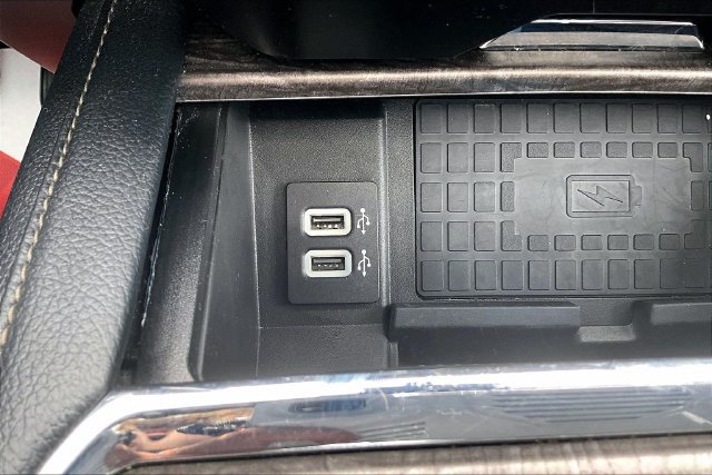Used 2019 Ford Expedition Limited w/ Equipment Group 301A RWD image 16