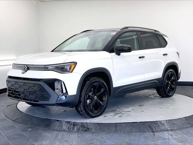 New 2026 Volkswagen Taos SE image 2