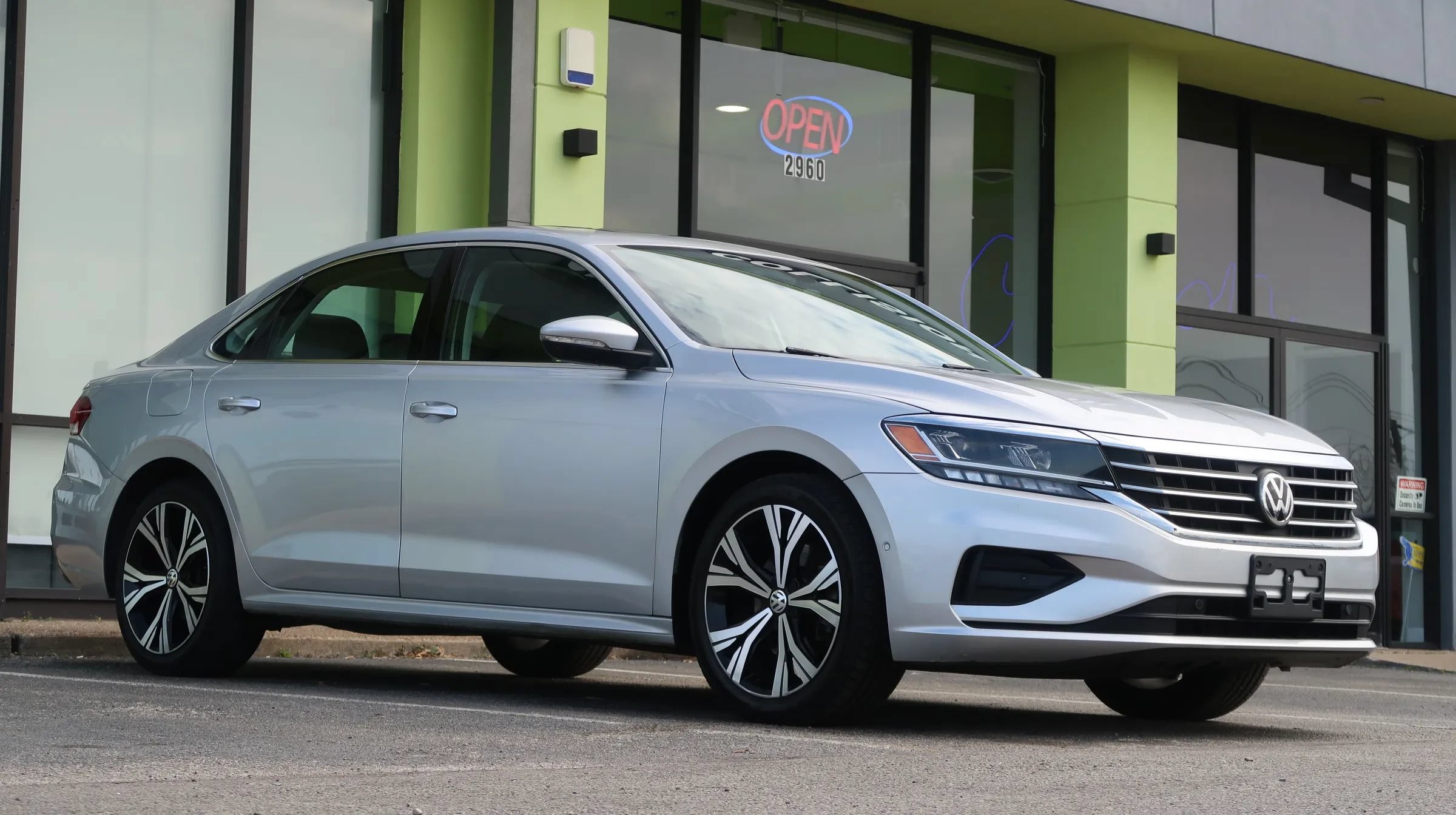 Used 2020 Volkswagen Passat 2.0T SEL FWD image 6