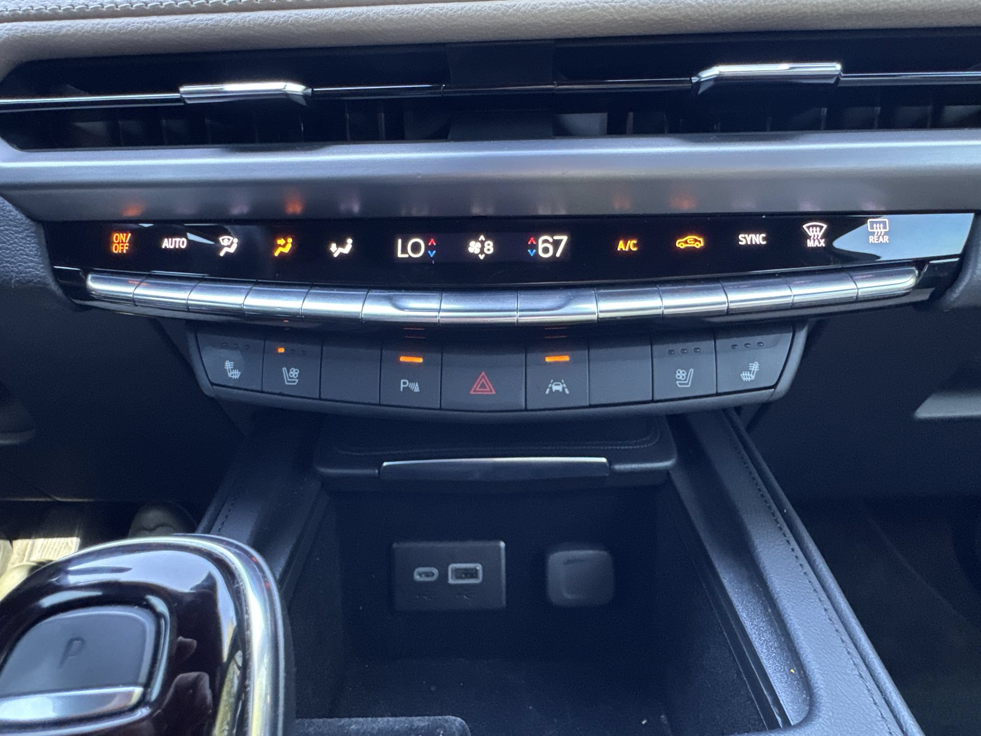 Used 2025 Cadillac XT4 Premium Luxury w/ Technology Package FWD image 18