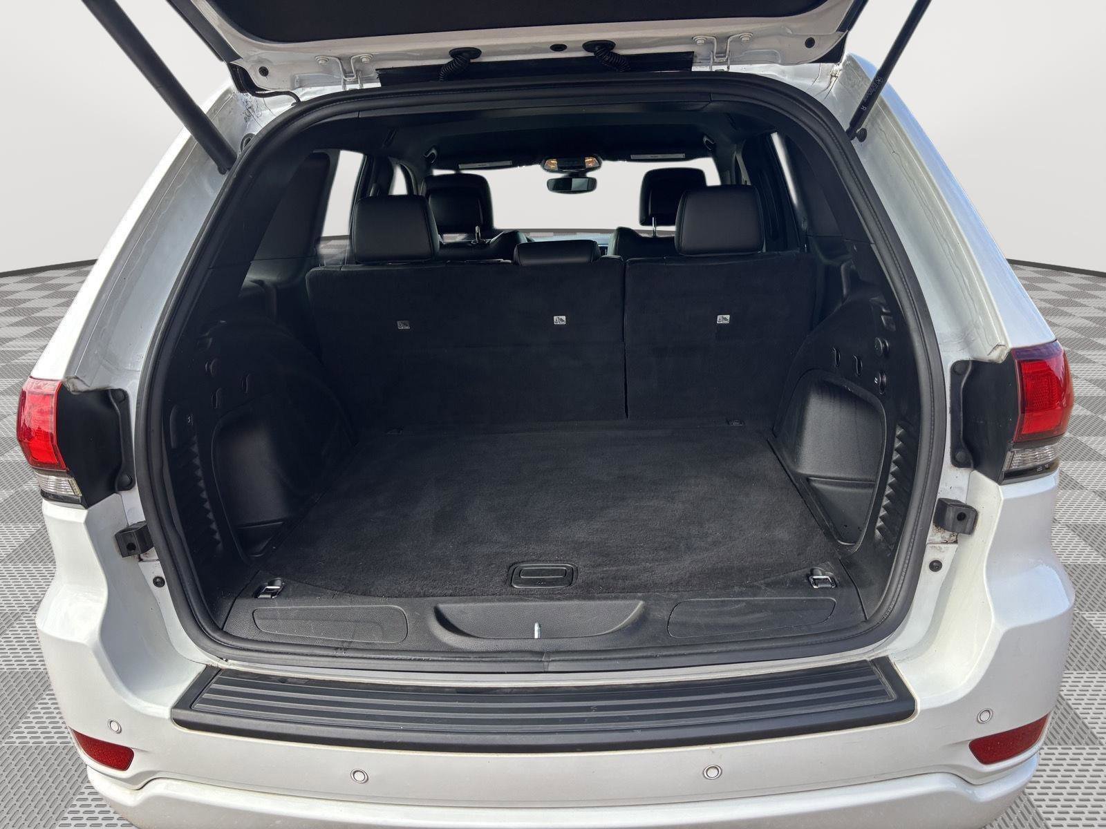 Used 2022 Jeep Grand Cherokee Laredo X image 22