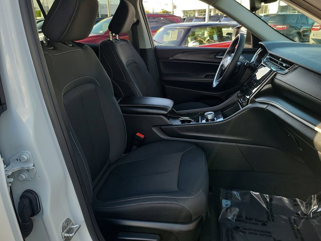 Used 2024 Jeep Grand Cherokee L Laredo image 15