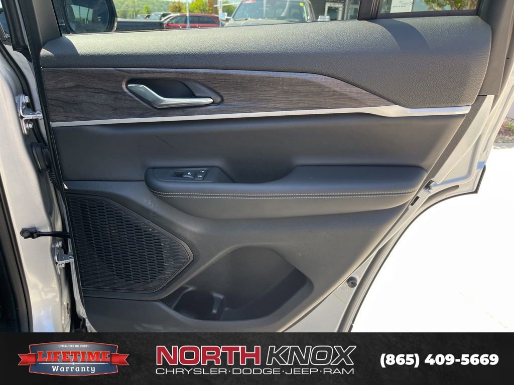 Used 2025 Jeep Grand Cherokee Limited AWD/4WD image 22