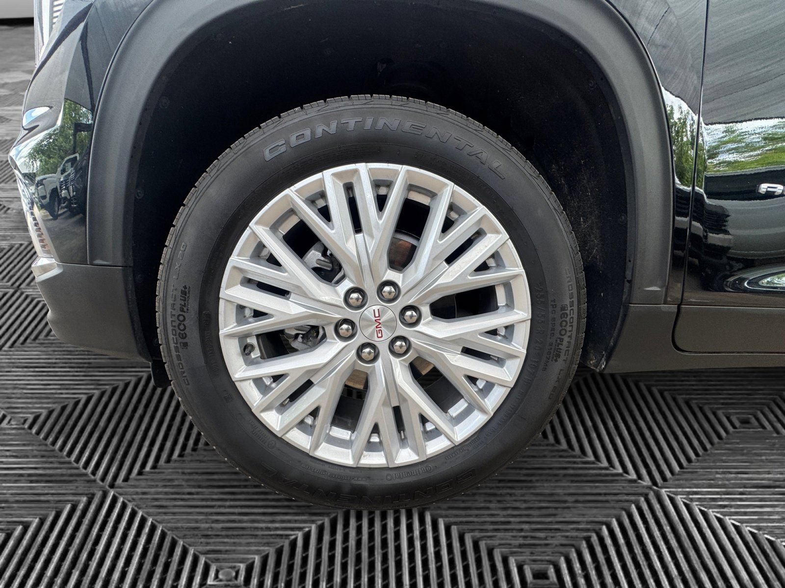 Certified 2026 GMC Acadia Elevation w/ Elevation Premium Package FWD image 9