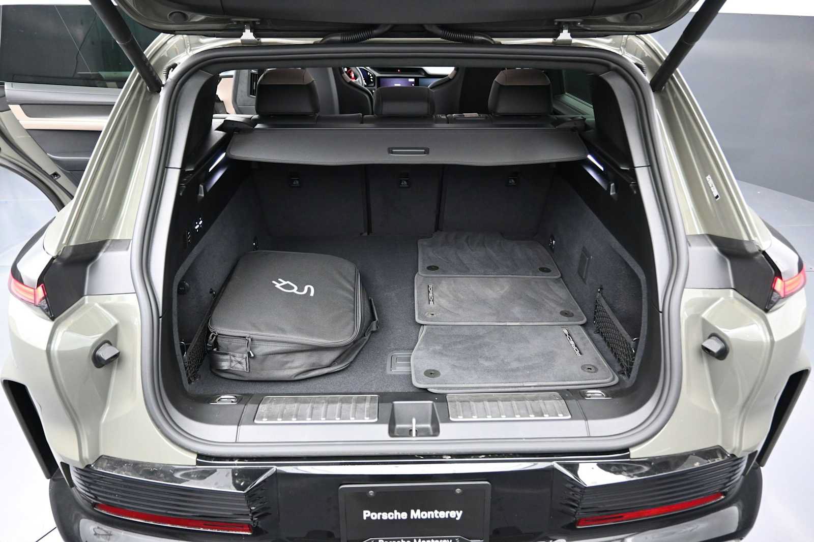 New 2026 Porsche Cayenne Turbo AWD/4WD image 24