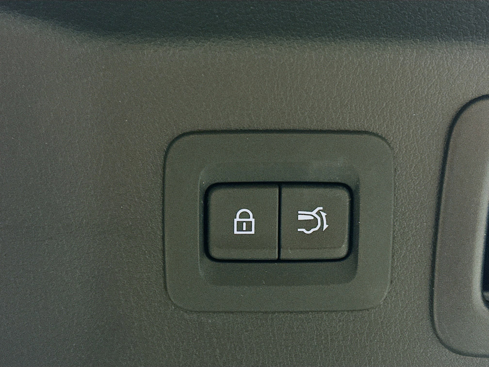 Used 2024 MAZDA CX-90 Plug-In Hybrid w/ Premium Plus image 32