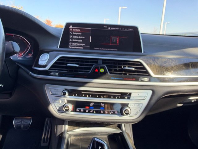 Used 2020 BMW 750i xDrive w/ M Sport Package AWD/4WD image 16