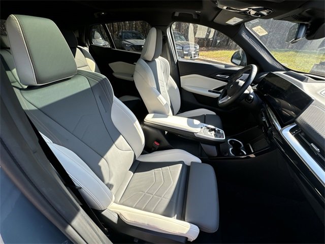 Used 2025 BMW X2 xDrive28i w/ Premium Package image 27