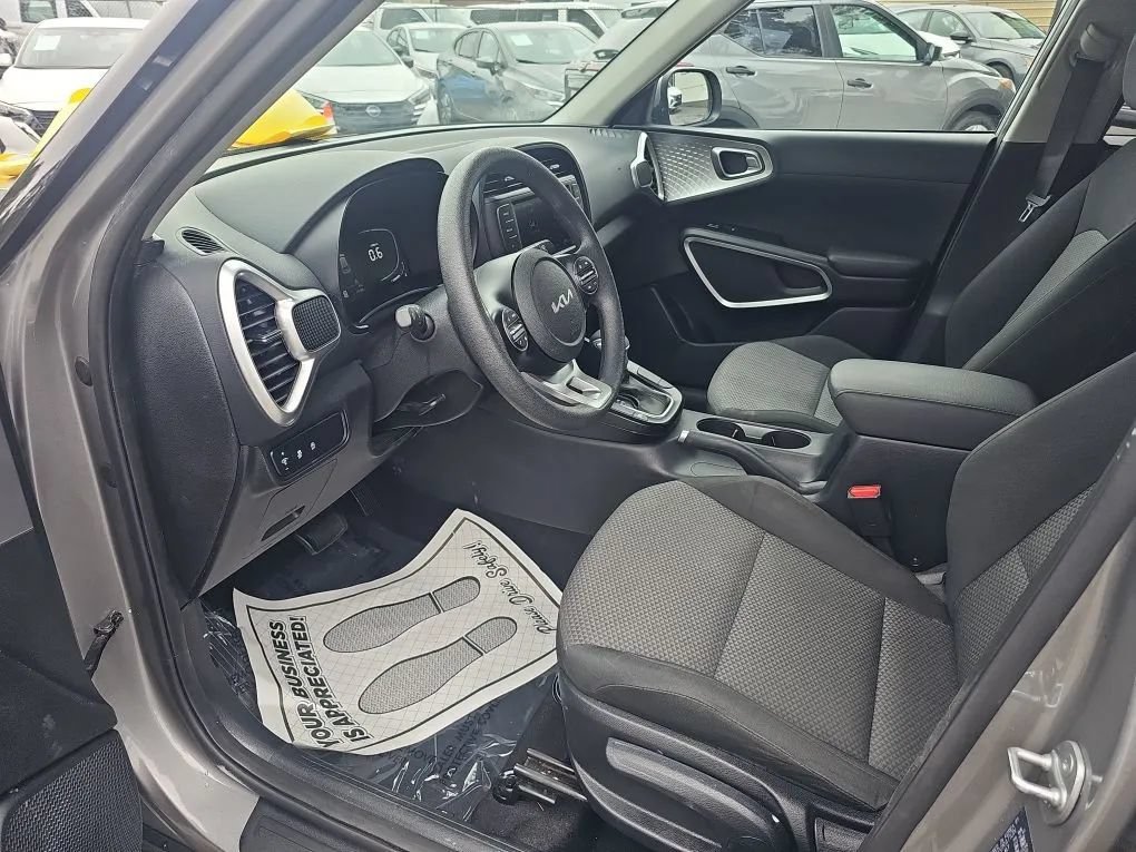 Used 2025 Kia Soul LX w/ LX Technology Package FWD image 10
