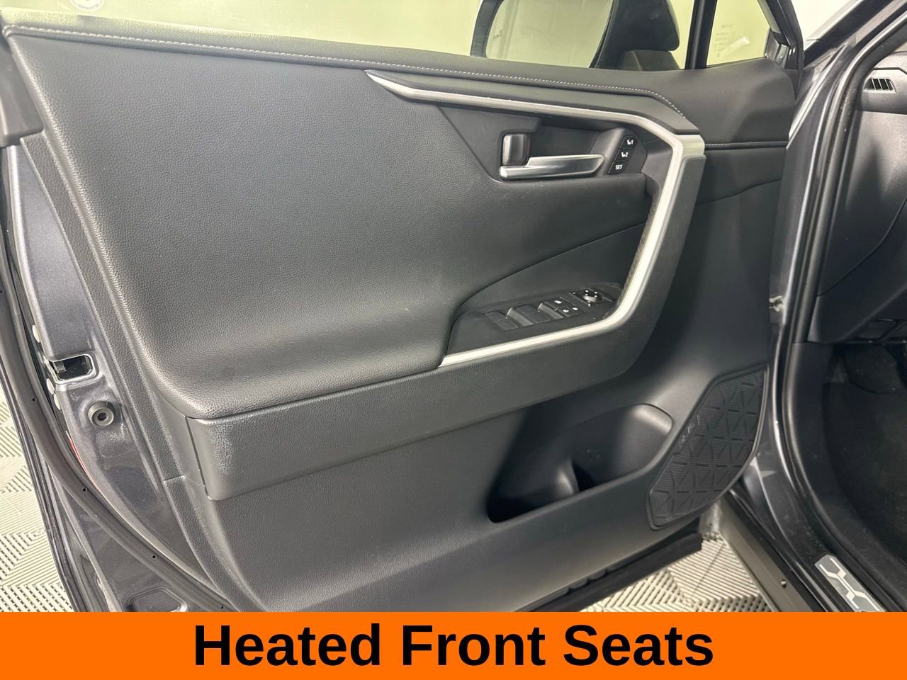 Used 2019 Toyota RAV4 Limited w/ Advanced Technology Package image 10