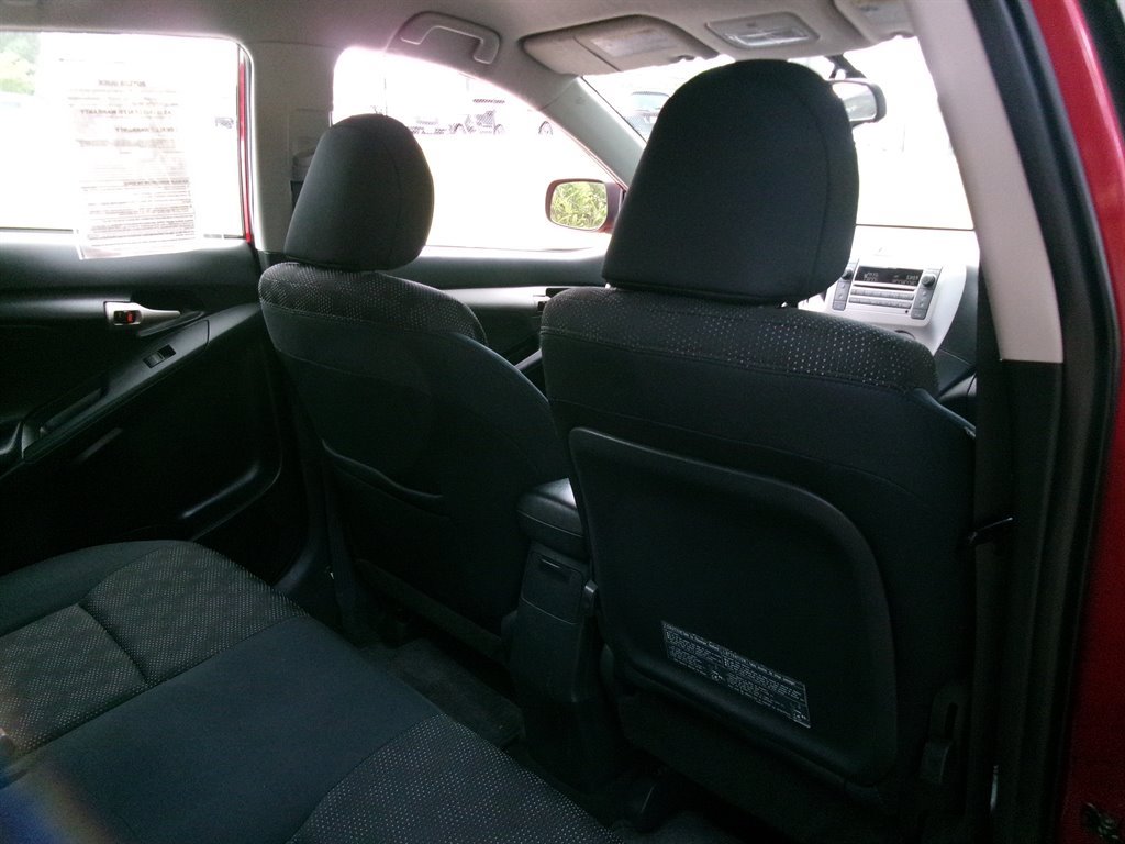 Used 2009 Pontiac Vibe w/ Preferred Package FWD image 20