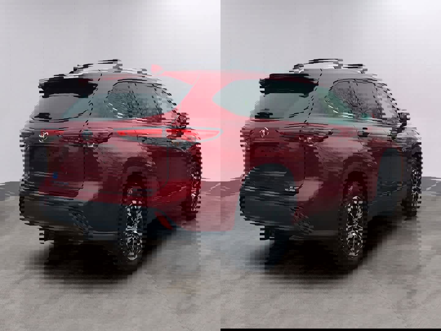 Used 2020 Toyota Highlander XLE image 4