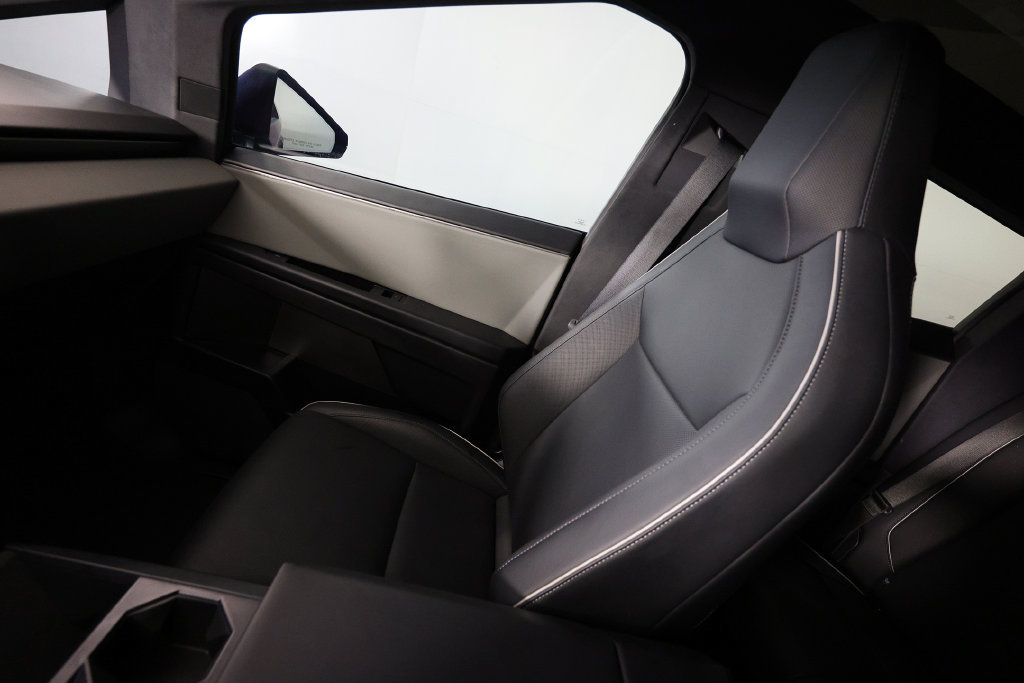 Used 2025 Tesla Cybertruck AWD Crew Cab image 35