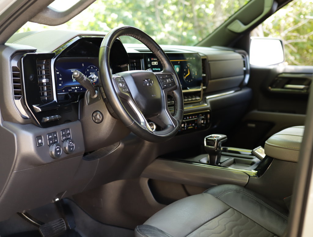 Used 2023 Chevrolet Silverado 1500 ZR2 w/ Technology Package AWD/4WD image 9
