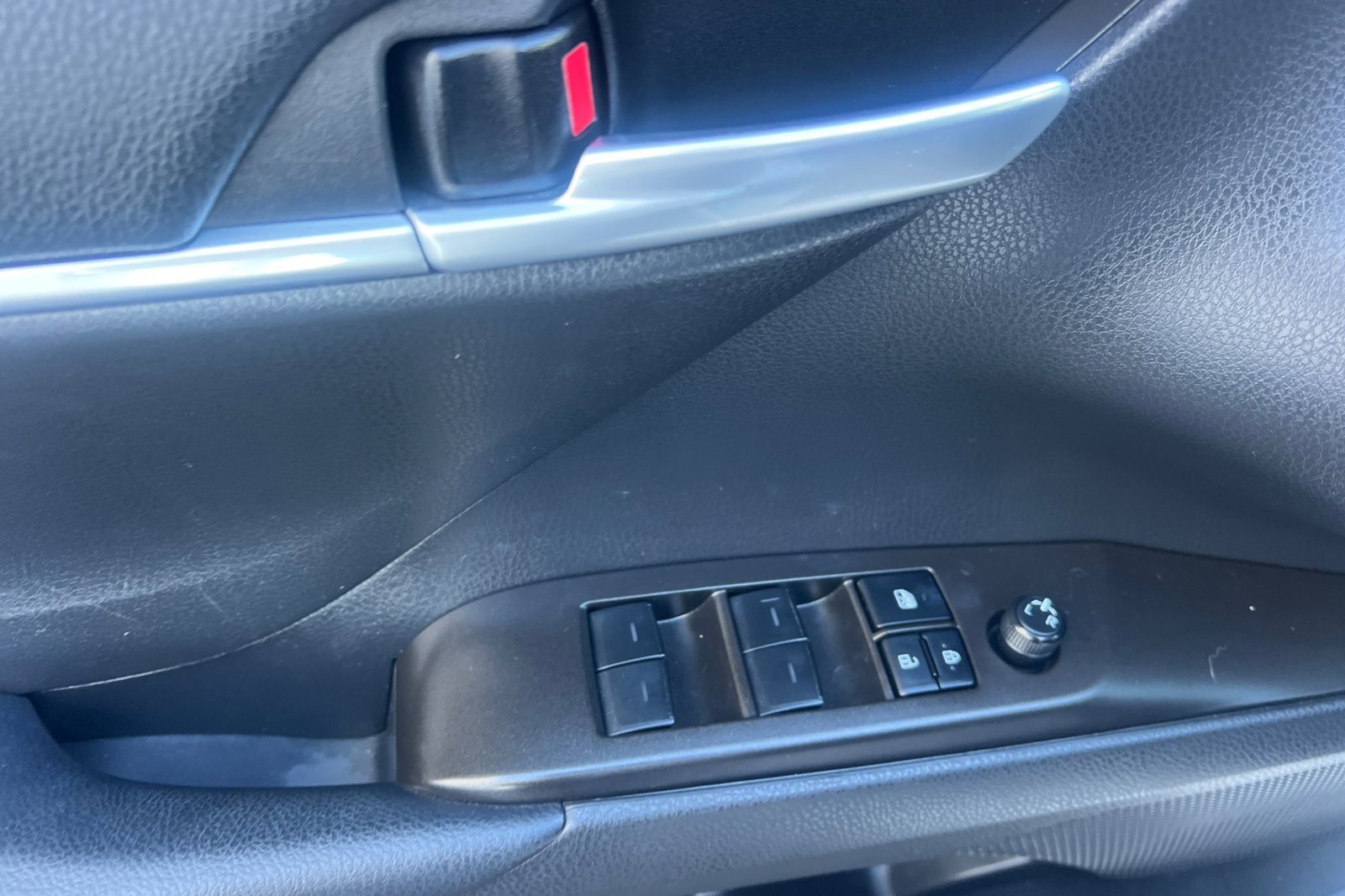 Used 2023 Toyota Camry SE image 8