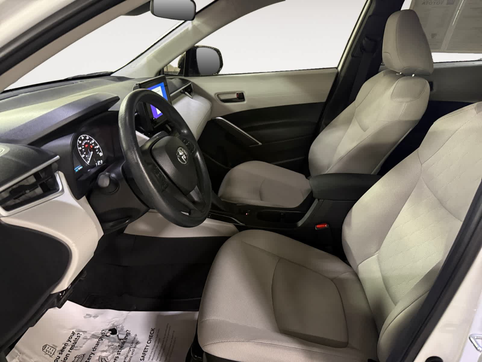 Used 2025 Toyota Corolla Cross L FWD image 15
