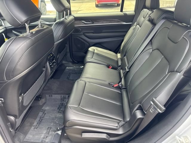 New 2026 Jeep Grand Cherokee L Limited w/ Trailer Tow Package AWD/4WD image 17