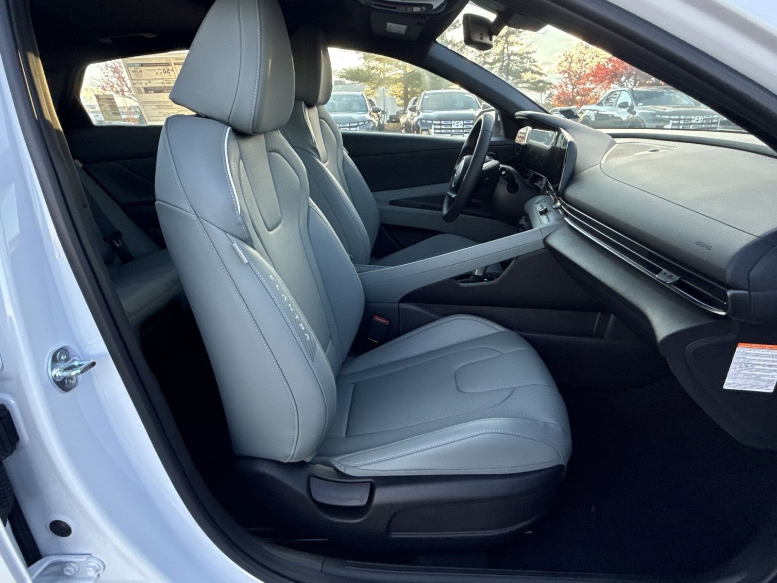 New 2025 Hyundai Elantra Limited image 27