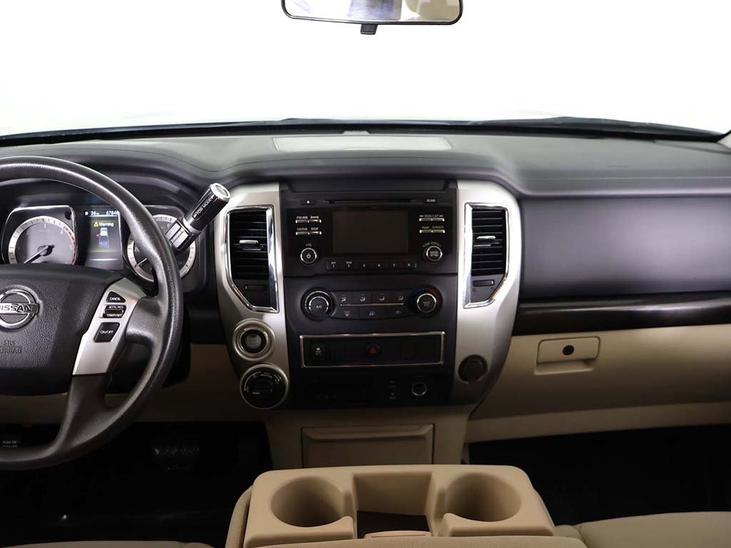 Used 2017 Nissan Titan SV image 31