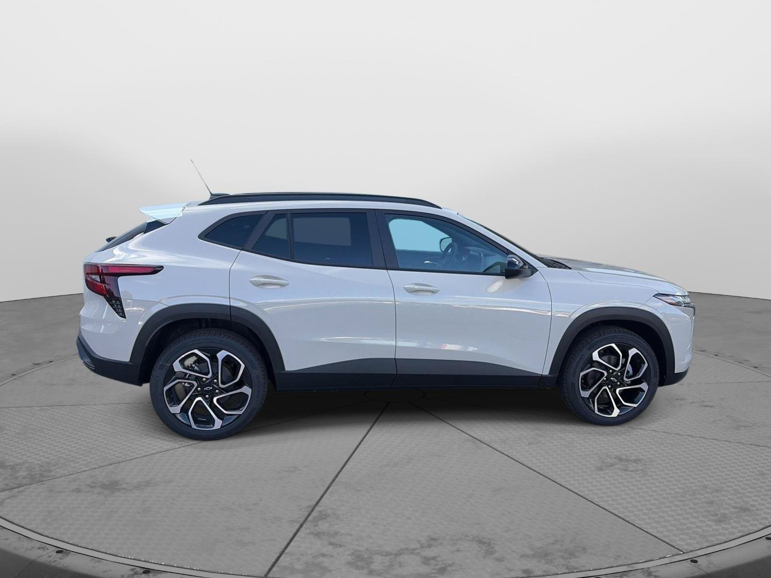New 2026 Chevrolet Trax RS w/ Sunroof Package FWD image 3
