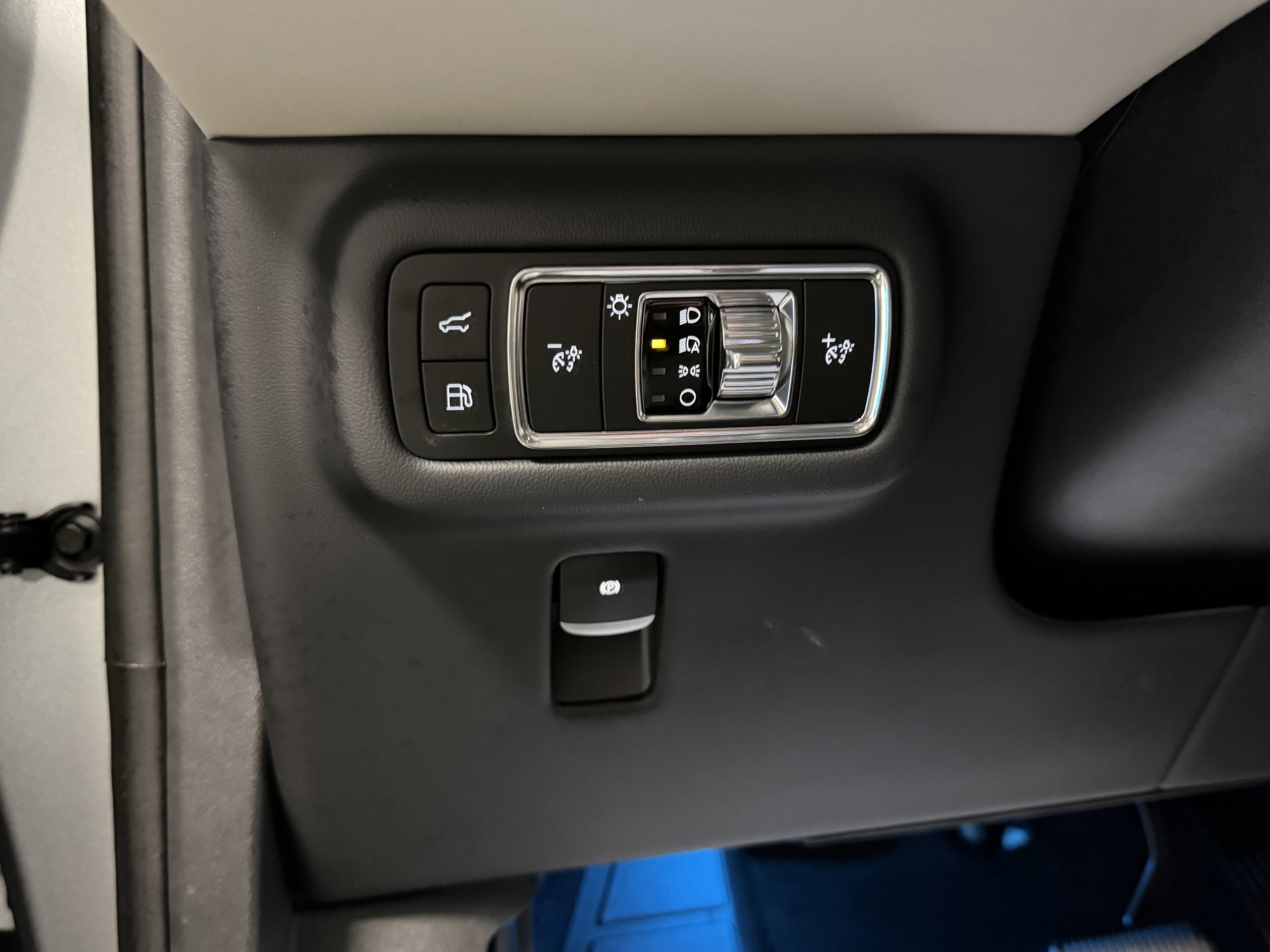 Used 2025 Lincoln Nautilus Reserve image 20