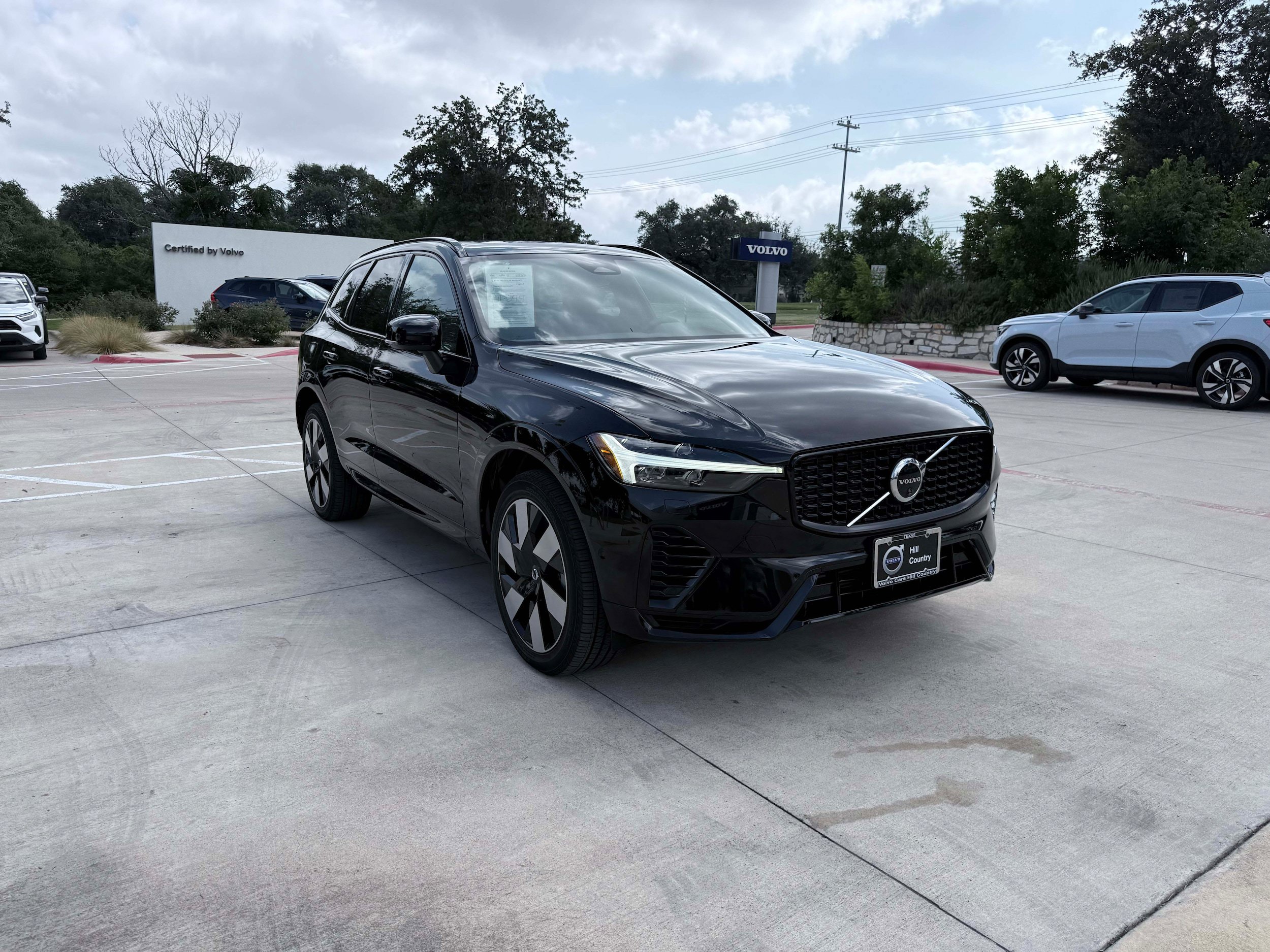 Certified 2024 Volvo XC60 T8 Plus AWD/4WD image 8