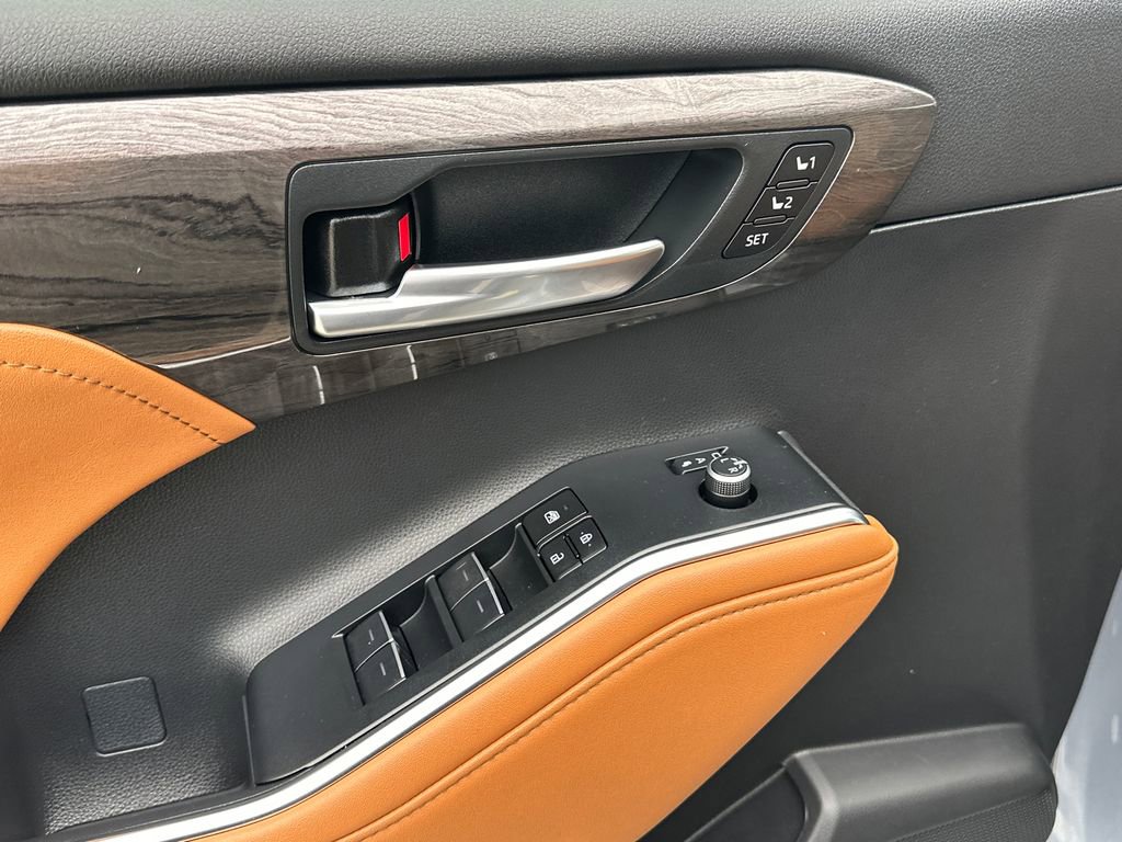 Used 2023 Toyota Highlander Platinum image 20