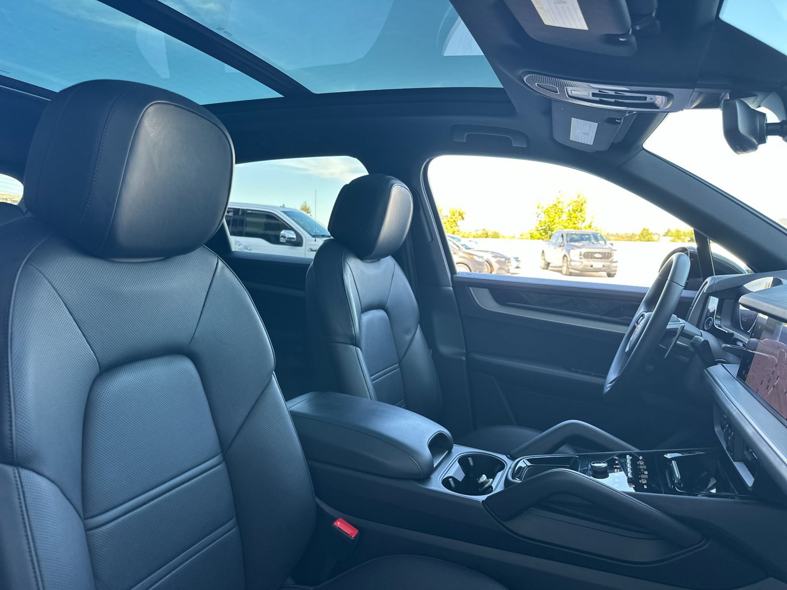 Certified 2024 Porsche Cayenne AWD/4WD image 27