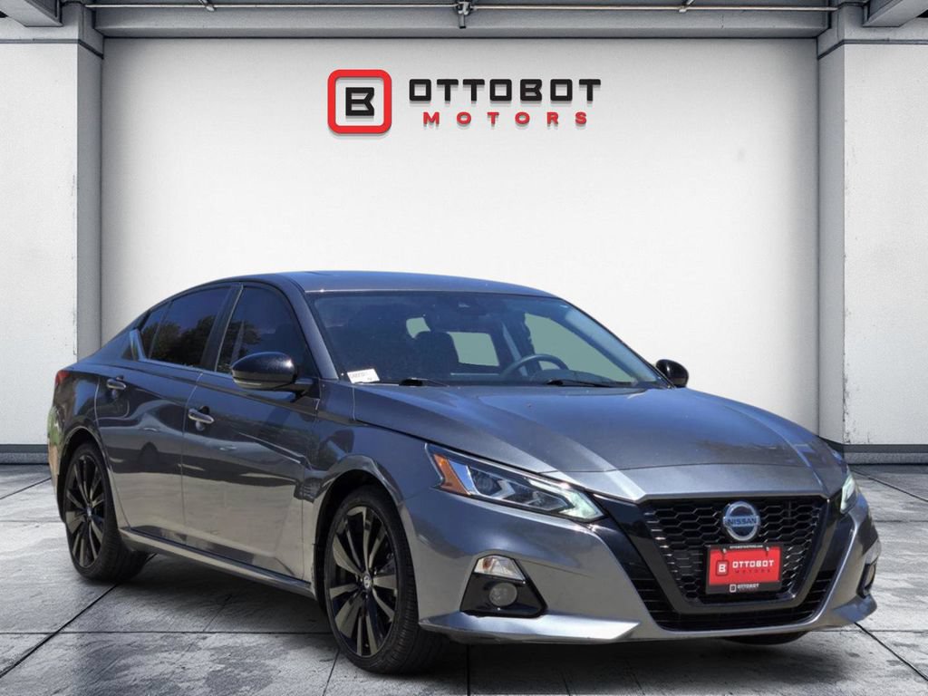 Used 2022 Nissan Altima 2.5 SR w/ Midnight Edition Package FWD image 2