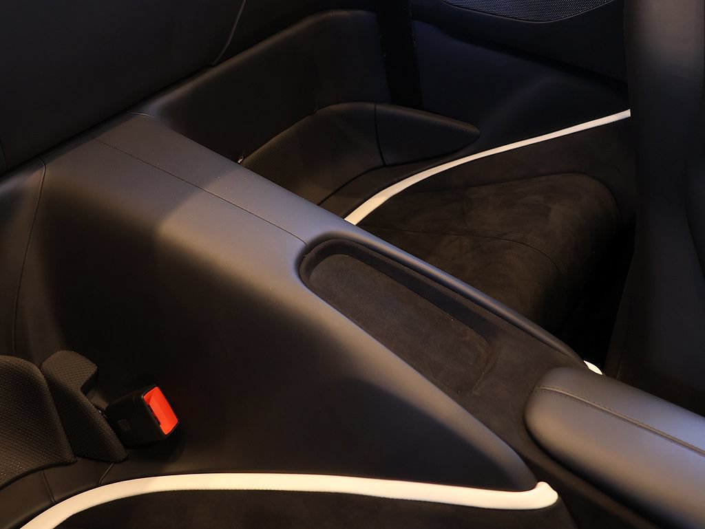 Certified 2024 Ferrari Roma Spider RWD image 44